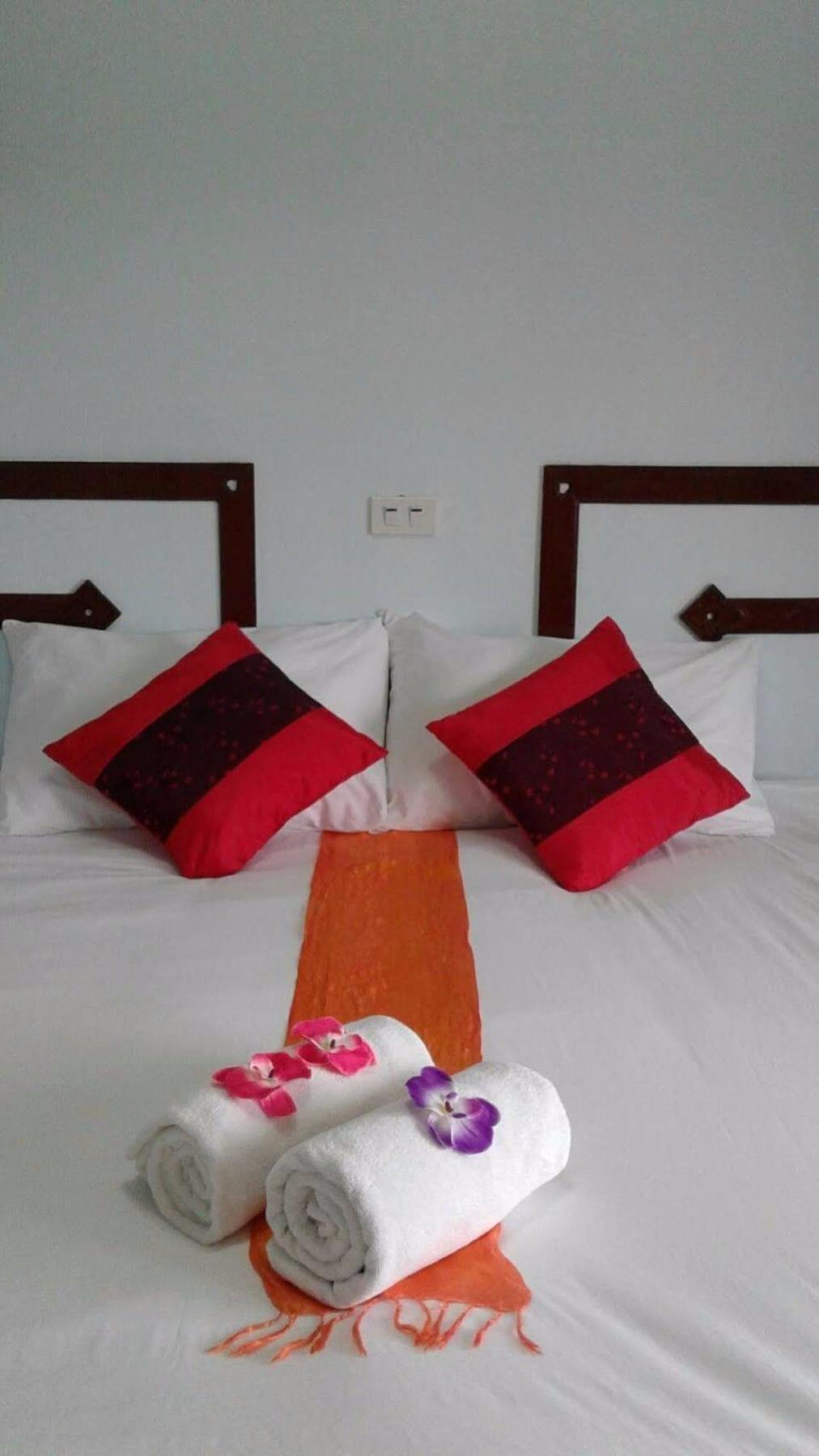 Khaolak Traveller Lodge Khao Lak Exterior photo